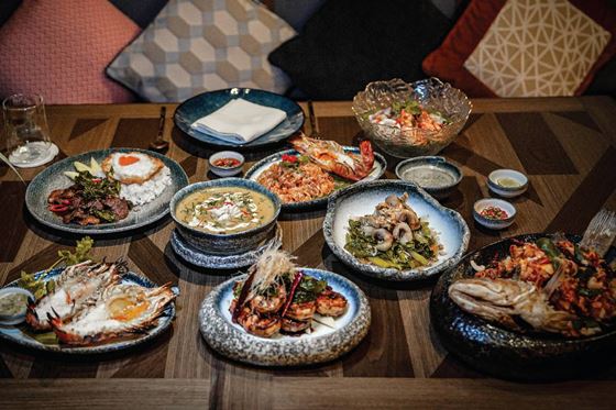 Thai Sharing Feast at ChomSindh - Амари Бангкок