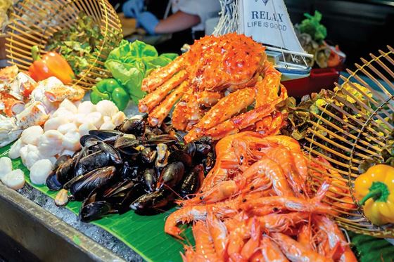 บุฟเฟ่ต์มื้ออาหารค่ำวันเสาร์ ที่ห้องอาหาร อมาญา ฟู้ด แกเลอรี - อมารี กรุงเทพฯ