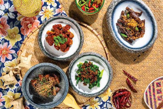 Elevated Thai Bites at ChomSindh - Амари Бангкок