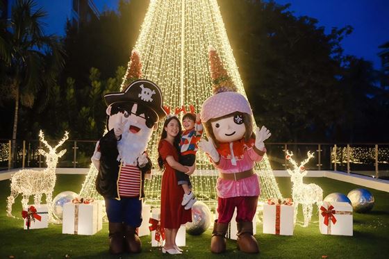 Golden Glow Christmas - Amari Hua Hin