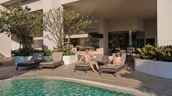 aqua-eatery-bar_couple-2