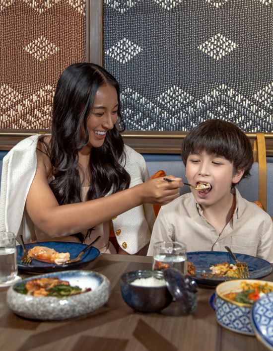 Family Dining at Chom Sindh