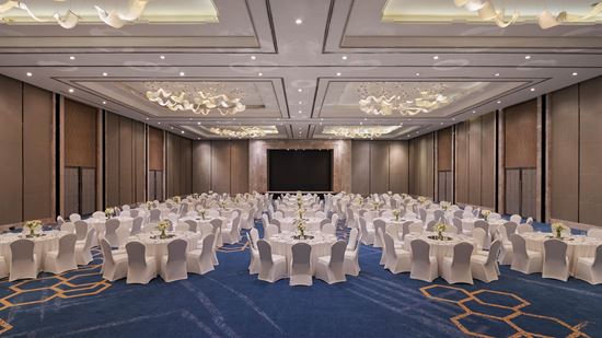 Grand Ballroom - Round Table Banquet Setting with LED Screen Grand Ballroom - Round Table Banquet Setting with LED Screen