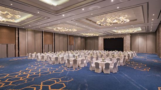 Grand Ballroom - Round Table Banquet Setting with LED Screen Grand Ballroom - Round Table Banquet Setting with LED Screen