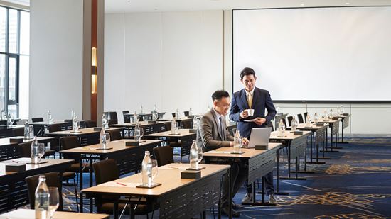 Pratunam - Classroom set up