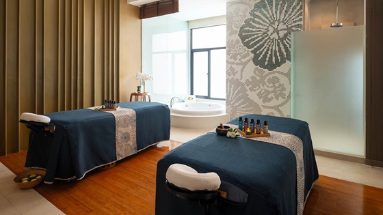 Couples treatment room at Breeze Spa - Amari Bangkok