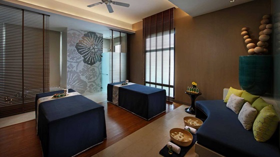 Couples treatment room at Breeze Spa - Amari Bangkok