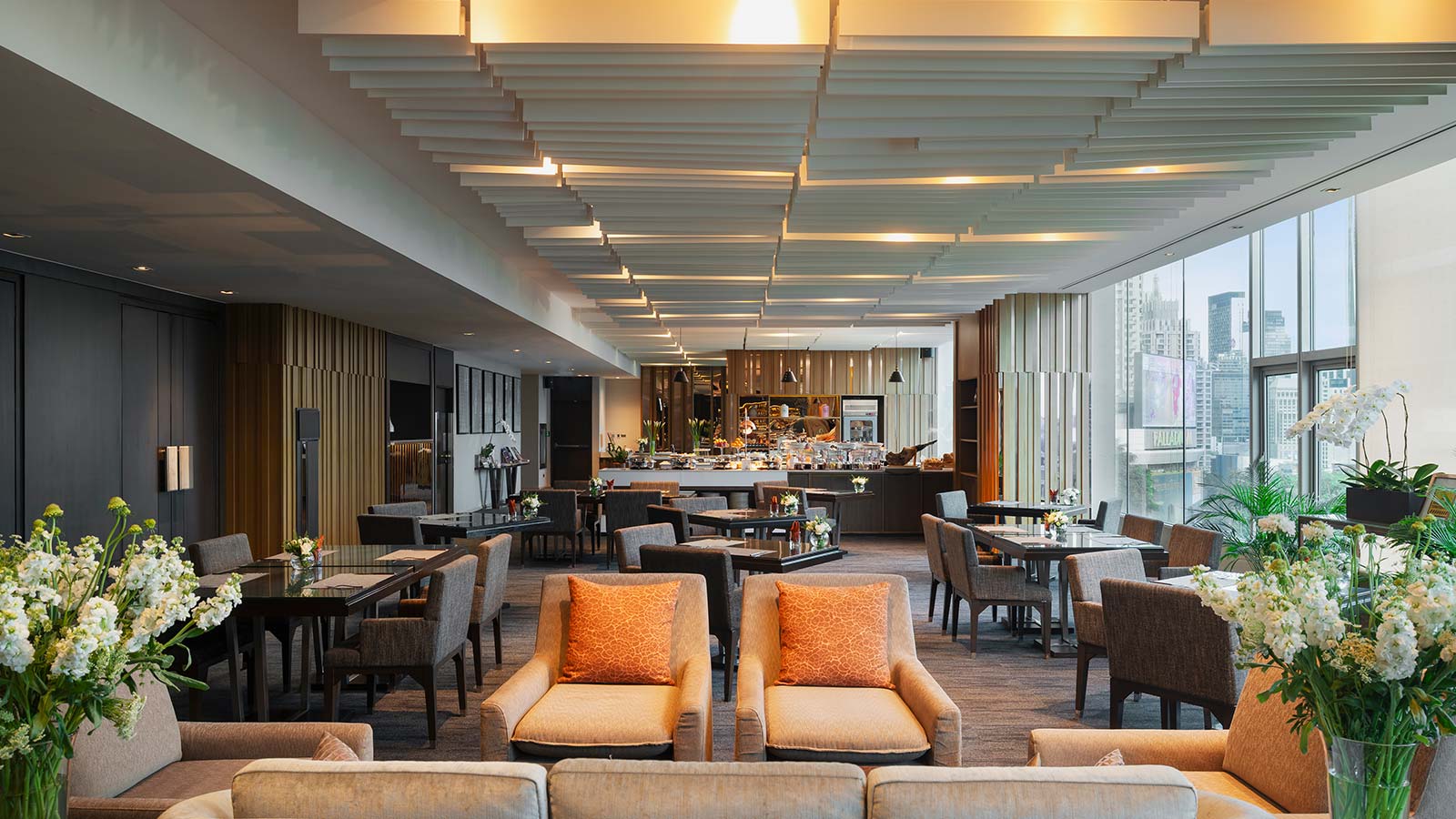 Club Siraa Executive Lounge with Panoramic Cityscape Club Siraa Executive Lounge with Panoramic Cityscape