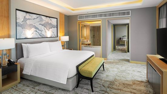 club_one-bedroom_corner-suite_4 (2)