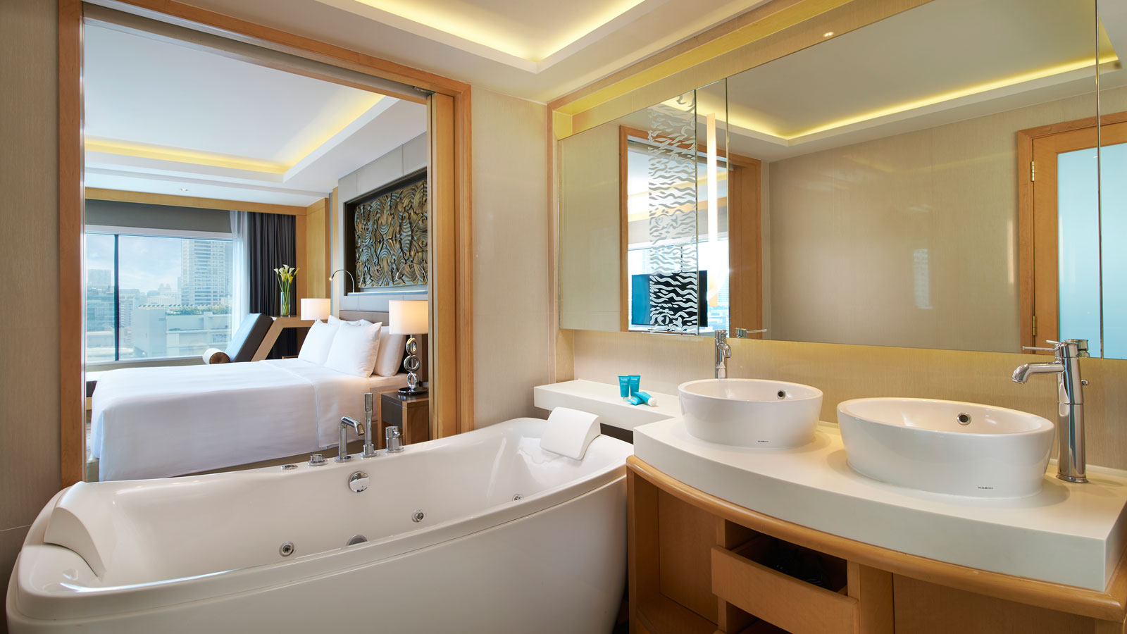 Bathroom in Club One Bedroom Corner Suite - אמארי ווטרגייט בנגקוק (Amari Watergate Bangkok)