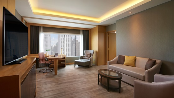 Living Room in Club One Bedroom Corner Suite - Amari Bangkok