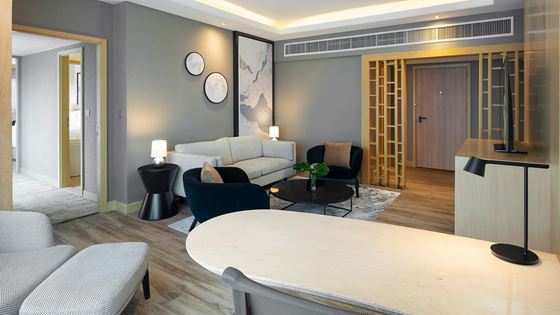 Living Room in Club One Bedroom Corner Suite - 아마리 방콕