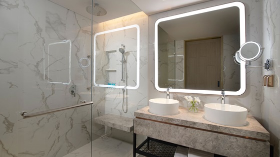 Bathroom in Club Premier - Амари Бангкок