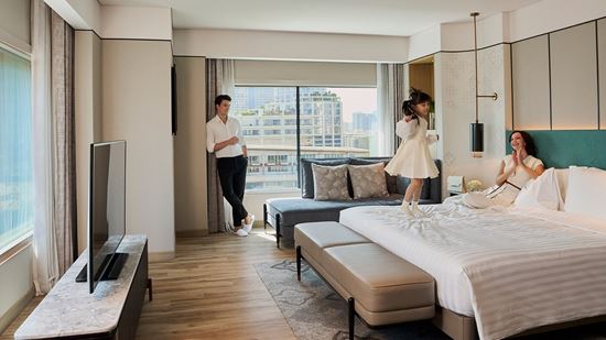 club_two-bedroom_corner-suite_family-bedroom