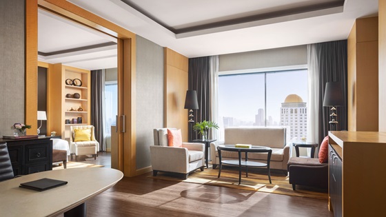 Living Room in Club Two Bedroom Executive Suite - Амари Бангкок