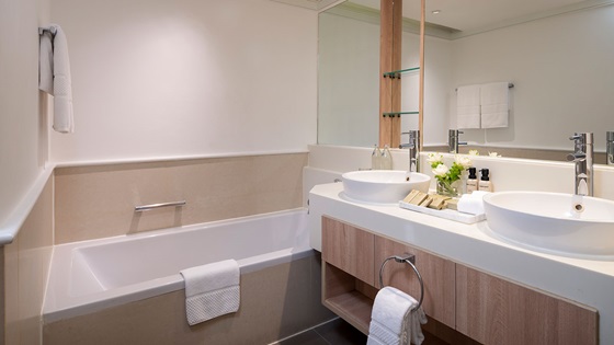 Bathtub in Grand Deluxe - อมารี กรุงเทพฯ