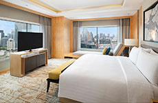 Club One Bedroom Corner Suite