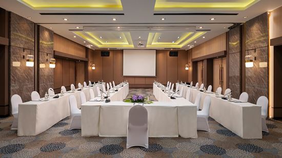 Caribbean Meeting Room - U and I Shape Set Up