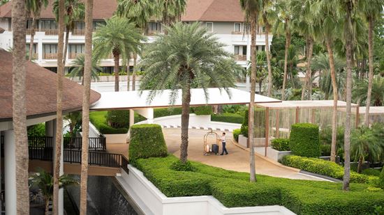 Lobby - Drop Off Bell Boy Service