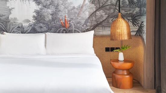 Deluxe Garden View - King Bed Close Up