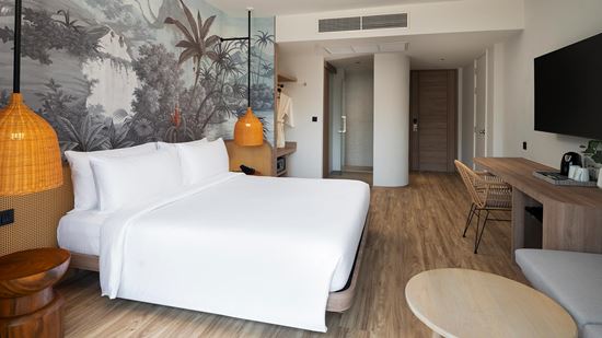 Deluxe Pool View - King Bed