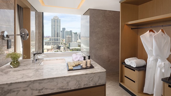 Executive Suite Ocean View - Bedroom - Amari Colombo