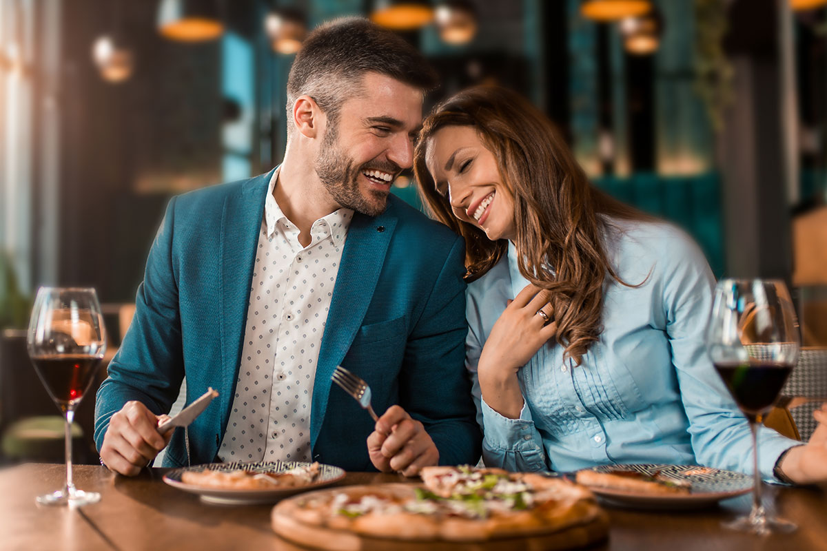 A couple dining at Amari Colombo