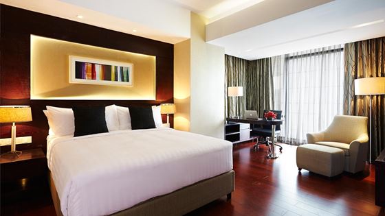 King-size bed in Deluxe Studio - Amari Dhaka