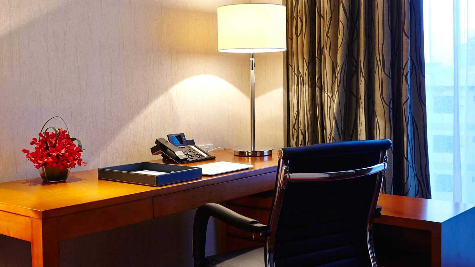 โต๊ะทำงาน - ห้องดีลักซ์ สตูดิโอ - โรงแรม อมารี ธากา บังคลาเทศ - อมารี ธากา บังคลาเทศ