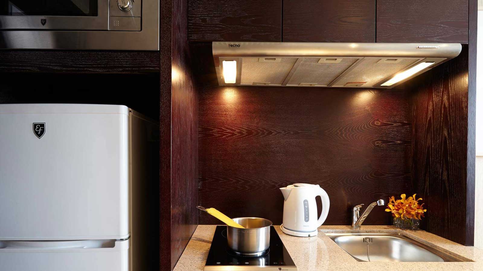 Kitchenette in  Junior Suite - アマリ ダッカ ホテル
