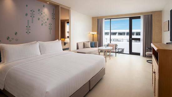 grand-premier_king-bedroom-1