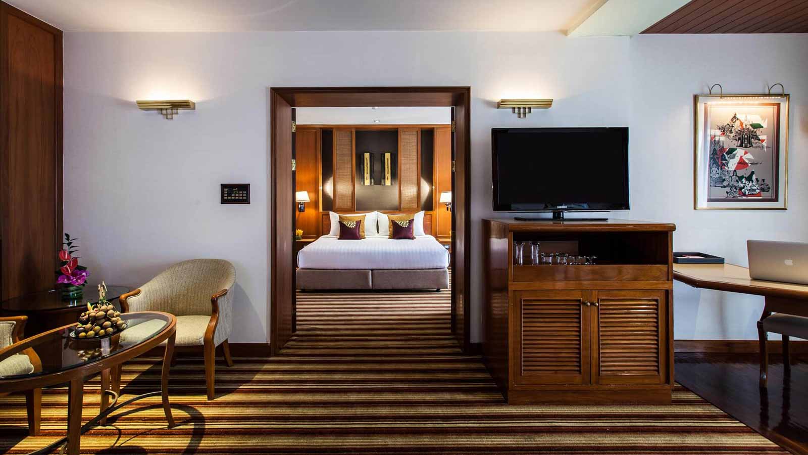 Bedroom and Living Room in One Bedroom Suite - Амари Дон Муанг Аэропорт Бангкок