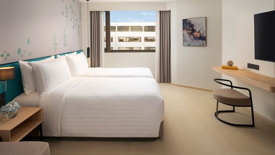 premier-pool-view_twin-bedroom-2