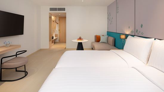 premier-pool-view_twin-bedroom-3