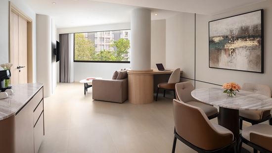 premier-suite_dining-area