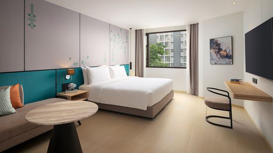 premier-king-bedroom-1