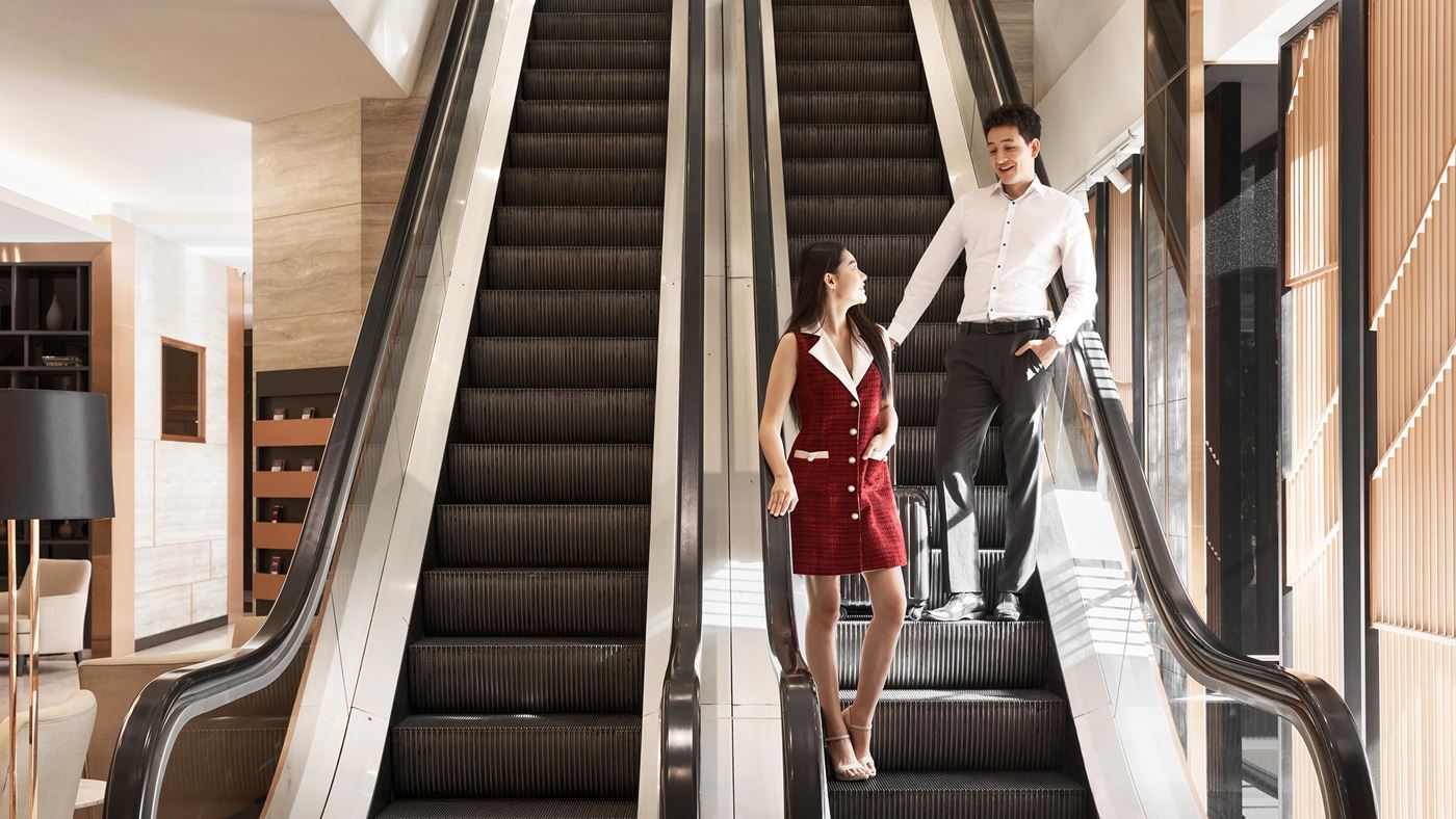main-escalator-at-lobby_lifestyle_xl