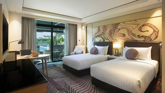 Deluxe Pool Access Twin Deluxe Pool Access Twin