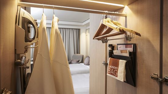 Deluxe Wardrobe Deluxe Wardrobe