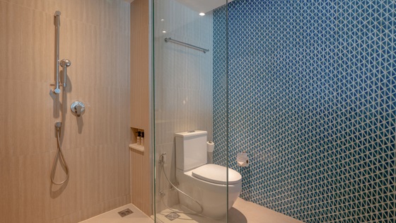 Bathroom in Grand Deluxe Ocean View - アマリ  コ サムイ