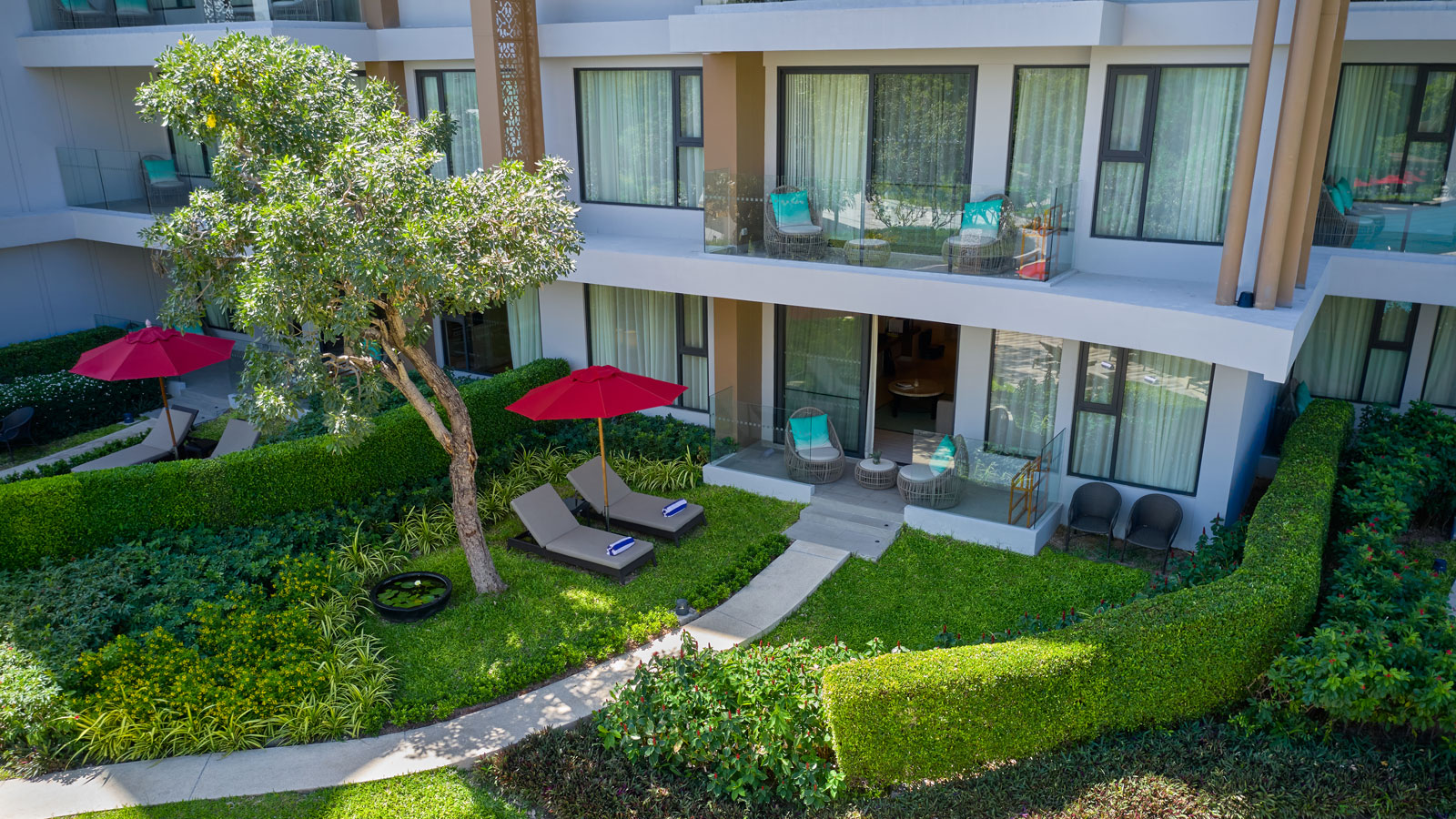 Bird eye view of poolside entrance in Amari Suite Poolside - אמרי פטאיה (Amari Pattaya)