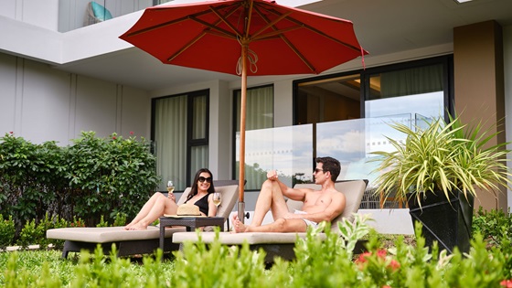 Loungers in Amari Suite Poolside - Амари Паттайя