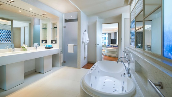 Bathroom in Club Executive Ocean Suite - Амари Паттайя