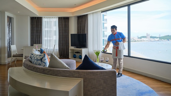 In-room dining in Club Executive Ocean Suite - Амари Паттайя