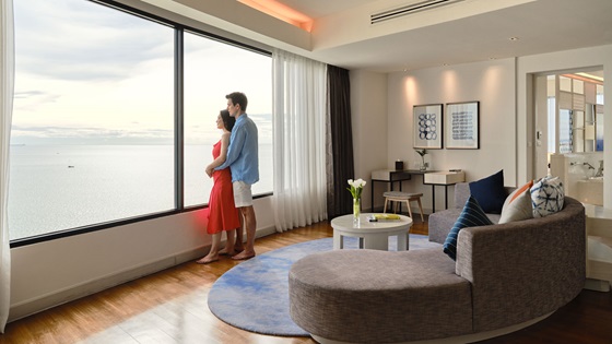 Living room in Club Executive Ocean Suite - Амари Паттайя
