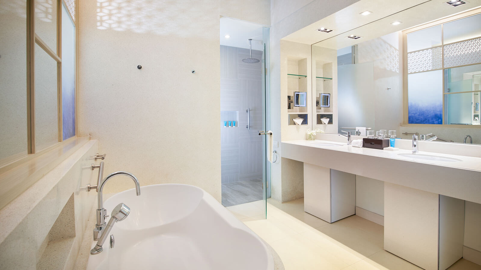 Bathroom in Club Duplex Suite - Amari Pattaya