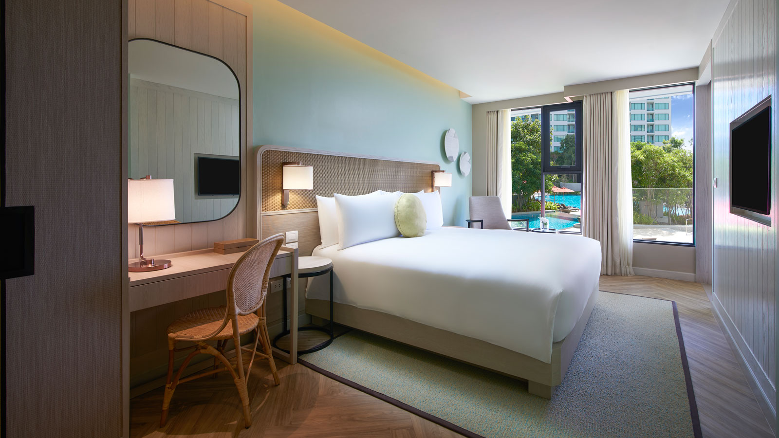 Master bedroom and second bedroom in Grand Amari Suite Poolside - 아마리 파타야