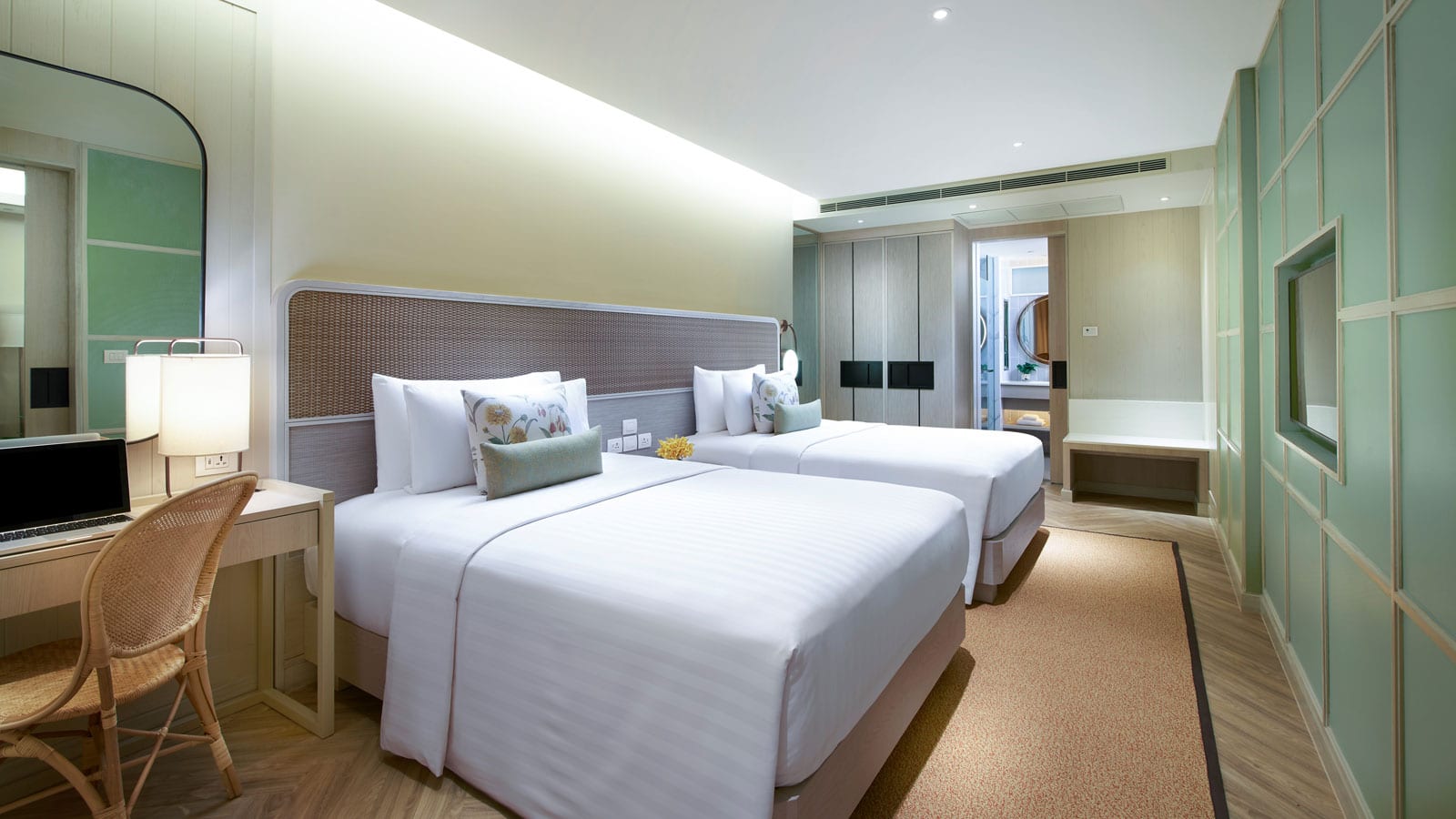 Master and second bedroom in Grand Amari Suite - 아마리 파타야