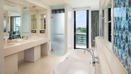 grand-deluxe-bathroom
