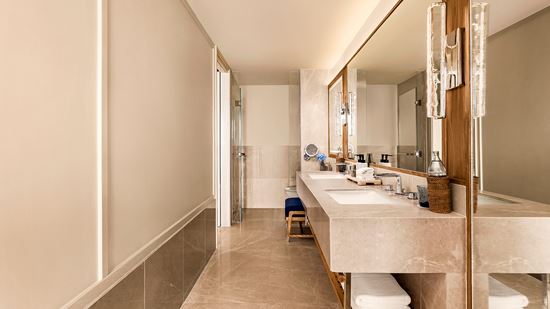 Club Beachfront Pool Suite